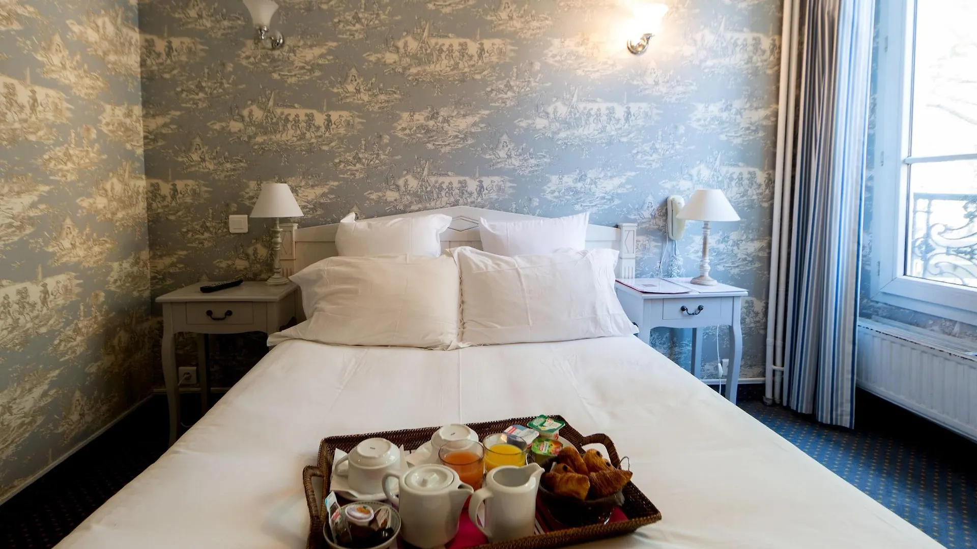 **  Hotel Regyn'S Montmartre Paris France